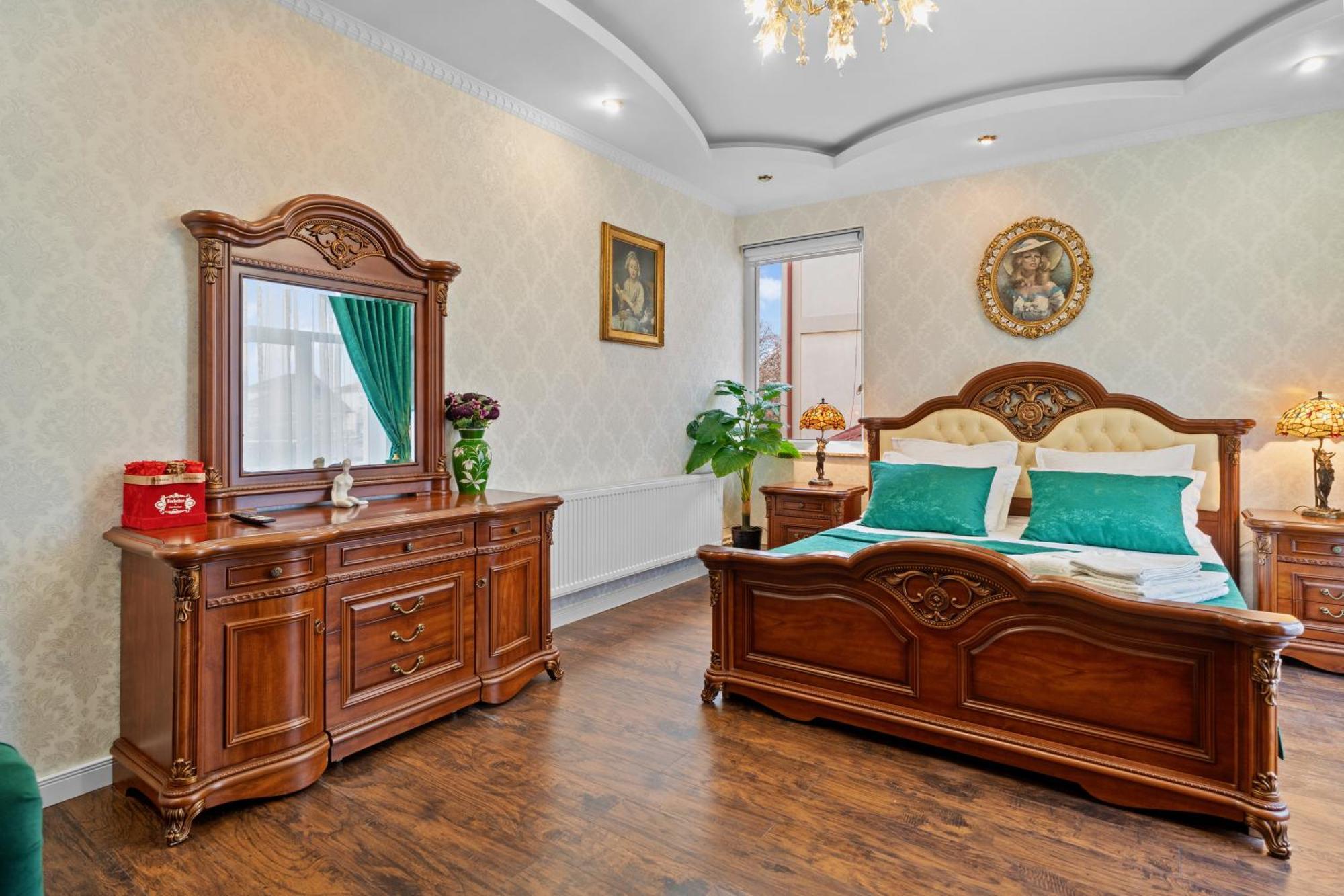 Luxurious Villa With Lush Garden And Huge Terrace Near Herastrau Park Bucureşti Exterior foto