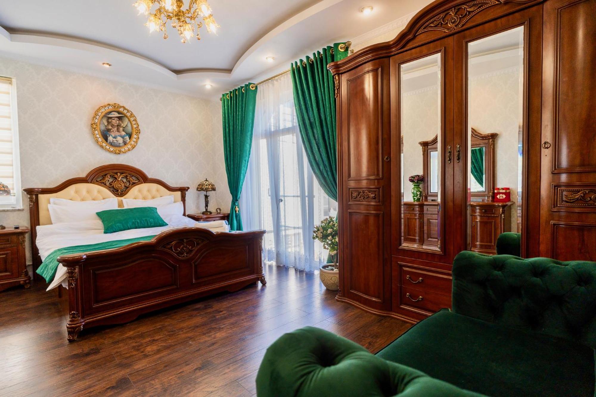 Luxurious Villa With Lush Garden And Huge Terrace Near Herastrau Park Bucureşti Exterior foto