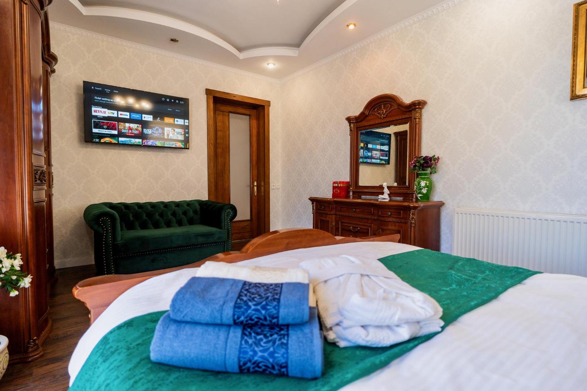 Luxurious Villa With Lush Garden And Huge Terrace Near Herastrau Park Bucureşti Exterior foto