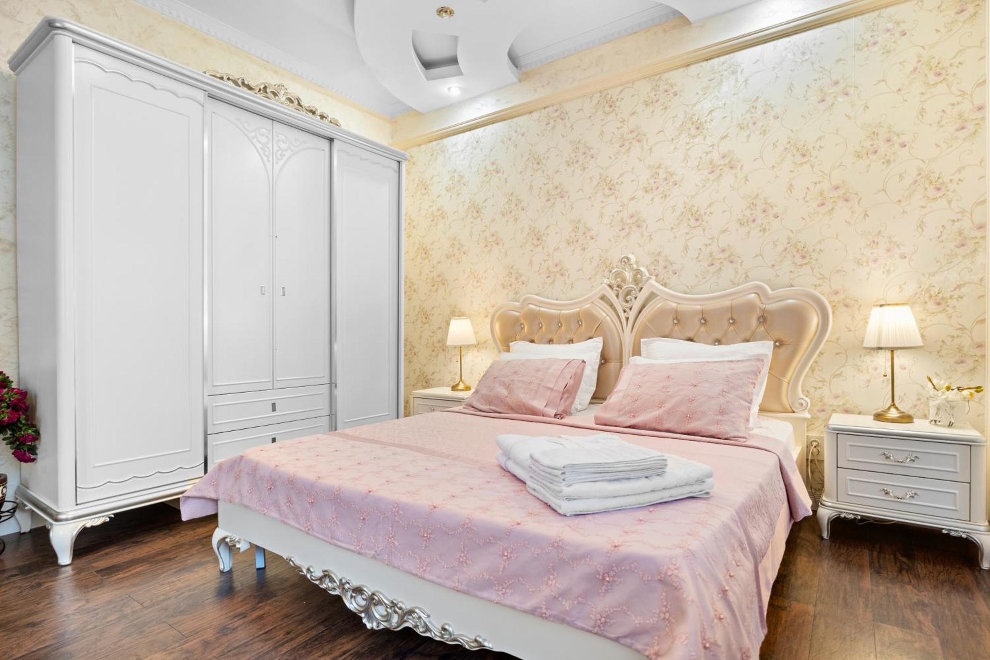 Luxurious Villa With Lush Garden And Huge Terrace Near Herastrau Park Bucureşti Exterior foto