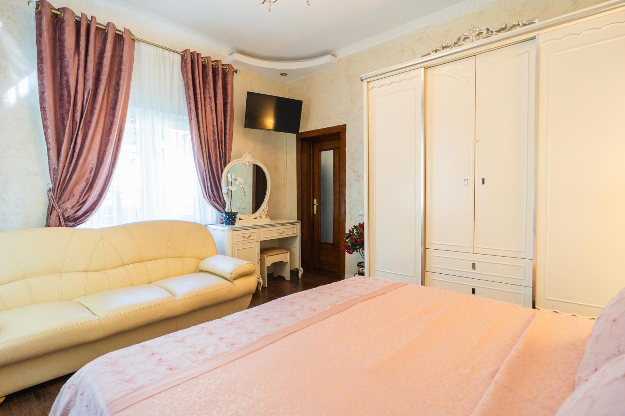 Luxurious Villa With Lush Garden And Huge Terrace Near Herastrau Park Bucureşti Exterior foto