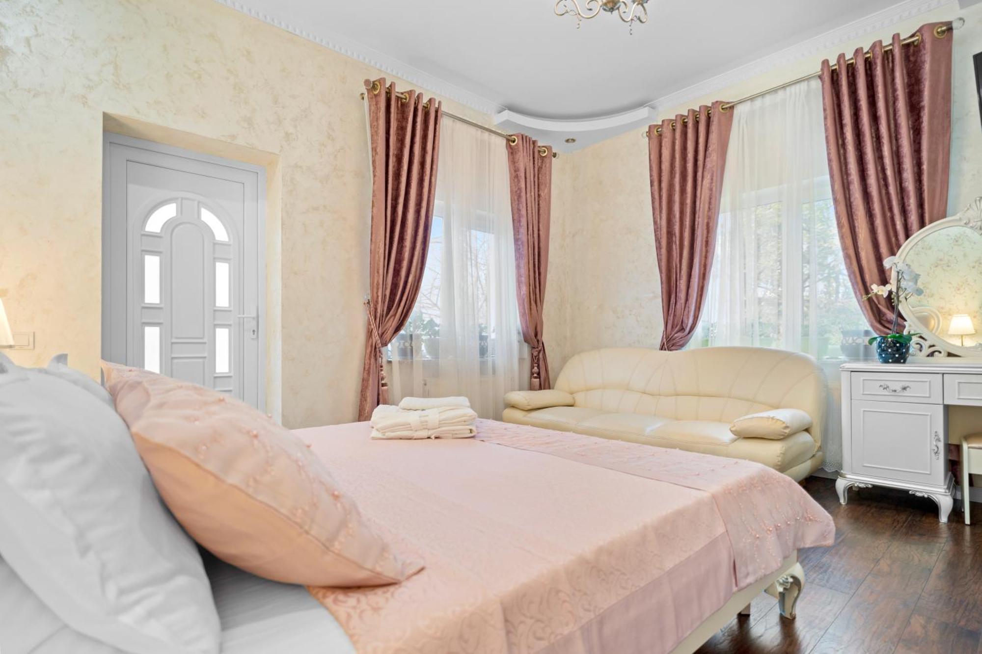 Luxurious Villa With Lush Garden And Huge Terrace Near Herastrau Park Bucureşti Exterior foto