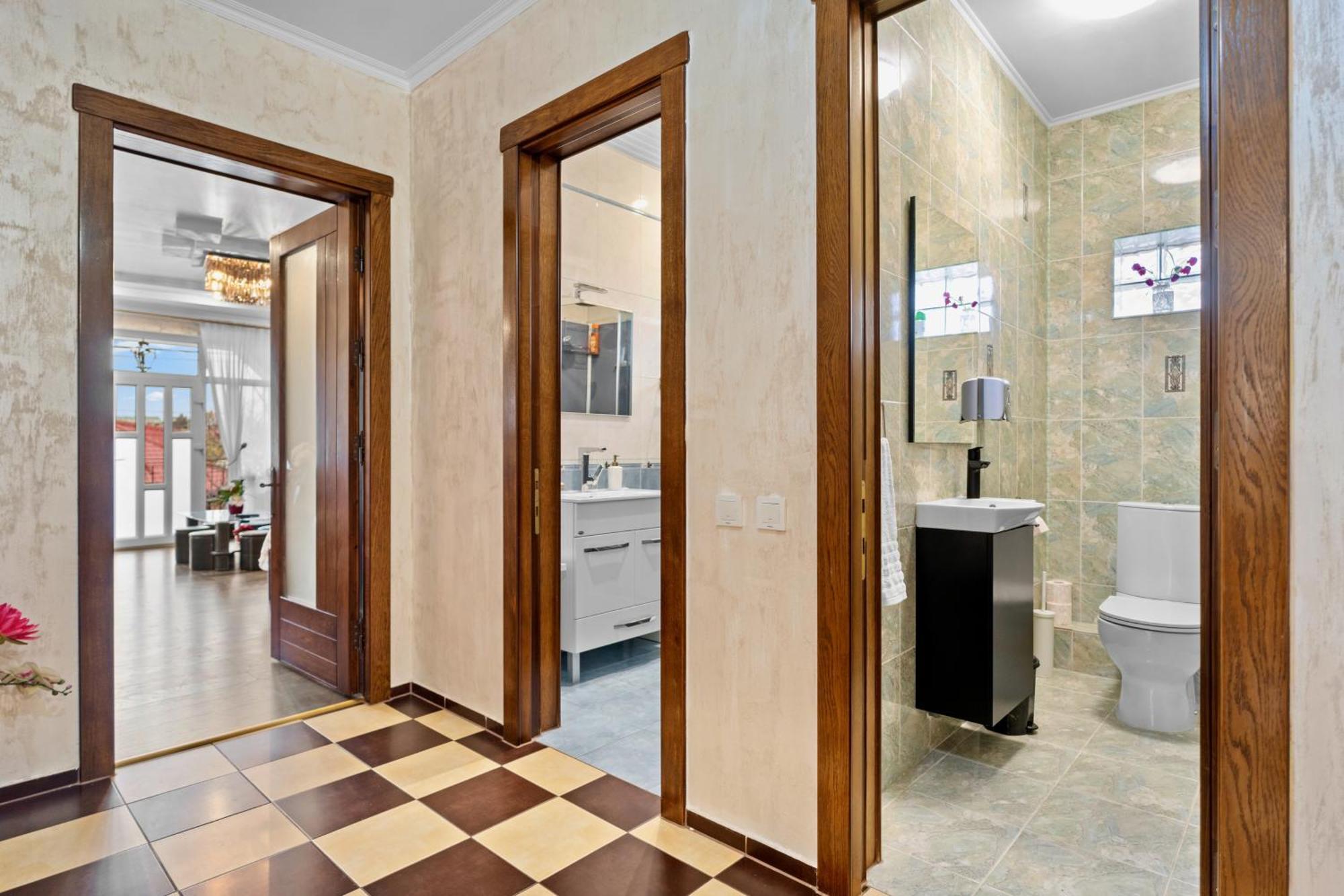 Luxurious Villa With Lush Garden And Huge Terrace Near Herastrau Park Bucureşti Exterior foto