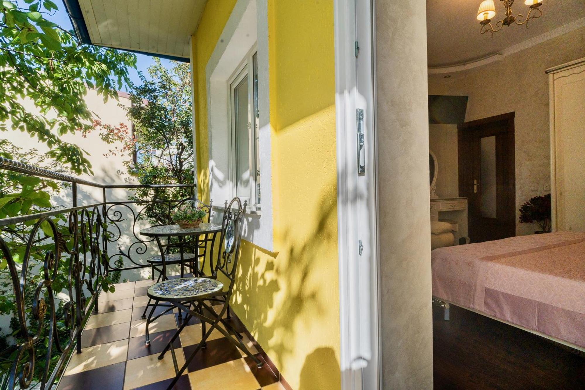 Luxurious Villa With Lush Garden And Huge Terrace Near Herastrau Park Bucureşti Exterior foto