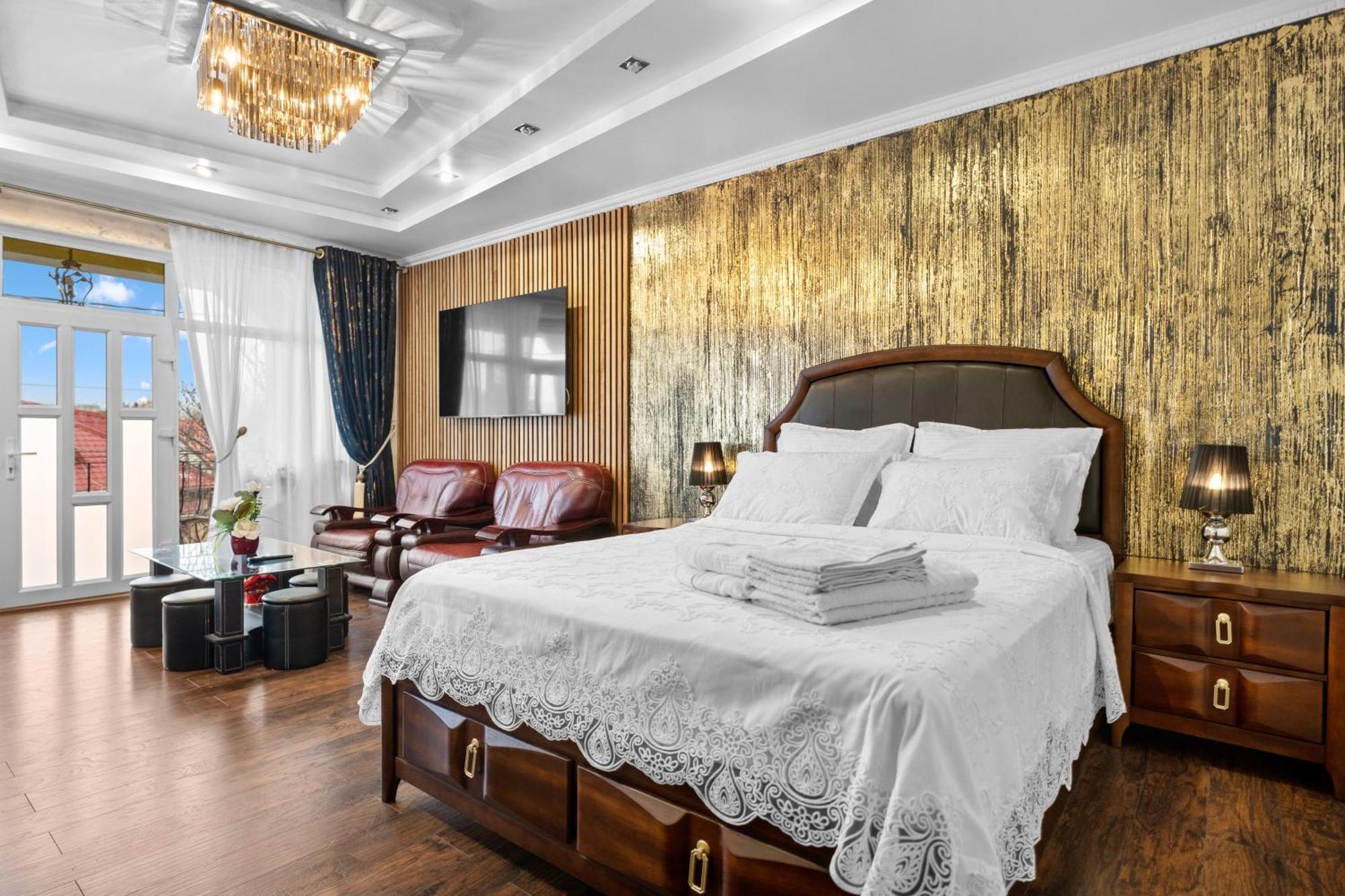 Luxurious Villa With Lush Garden And Huge Terrace Near Herastrau Park Bucureşti Exterior foto