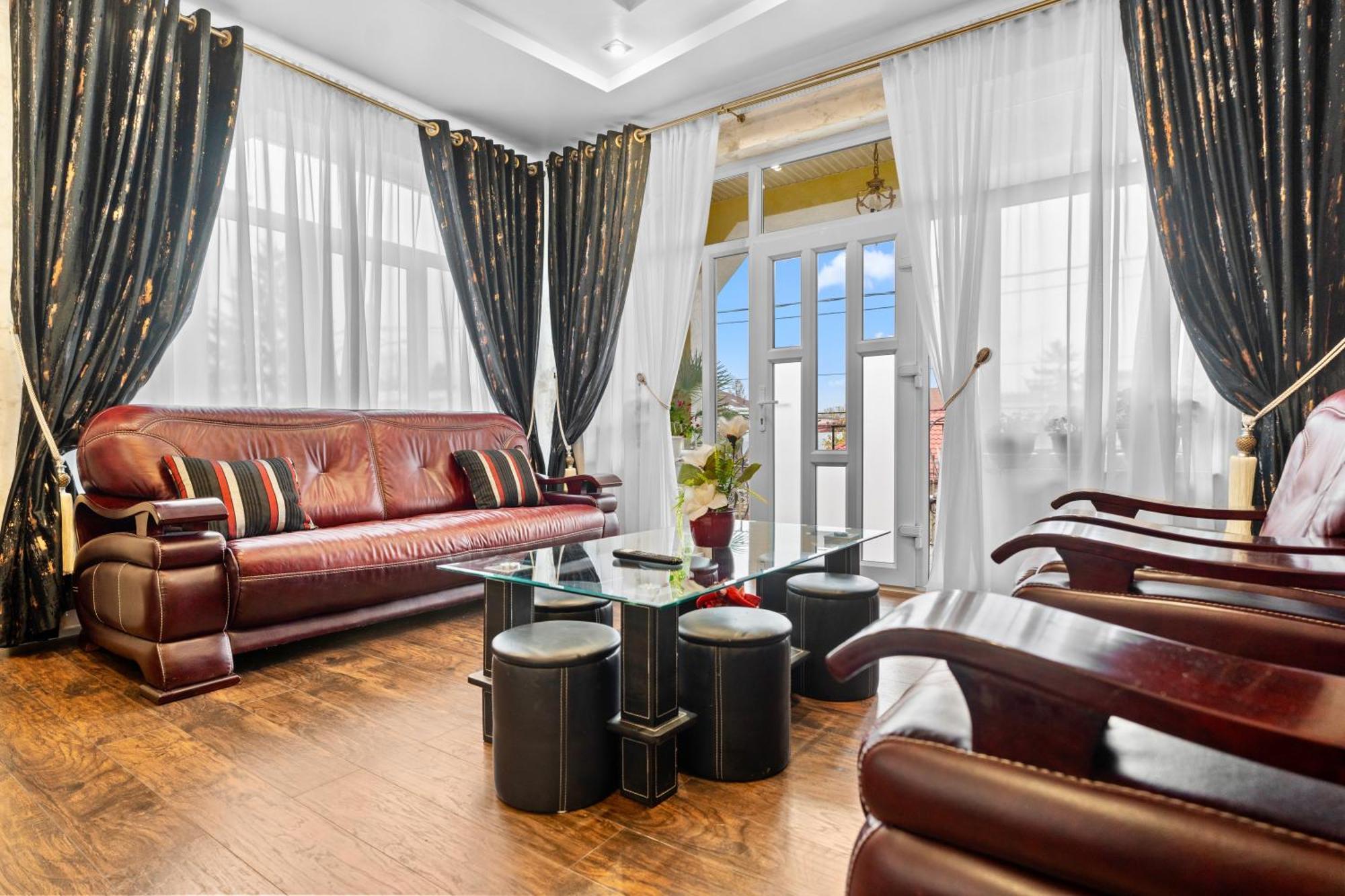 Luxurious Villa With Lush Garden And Huge Terrace Near Herastrau Park Bucureşti Exterior foto