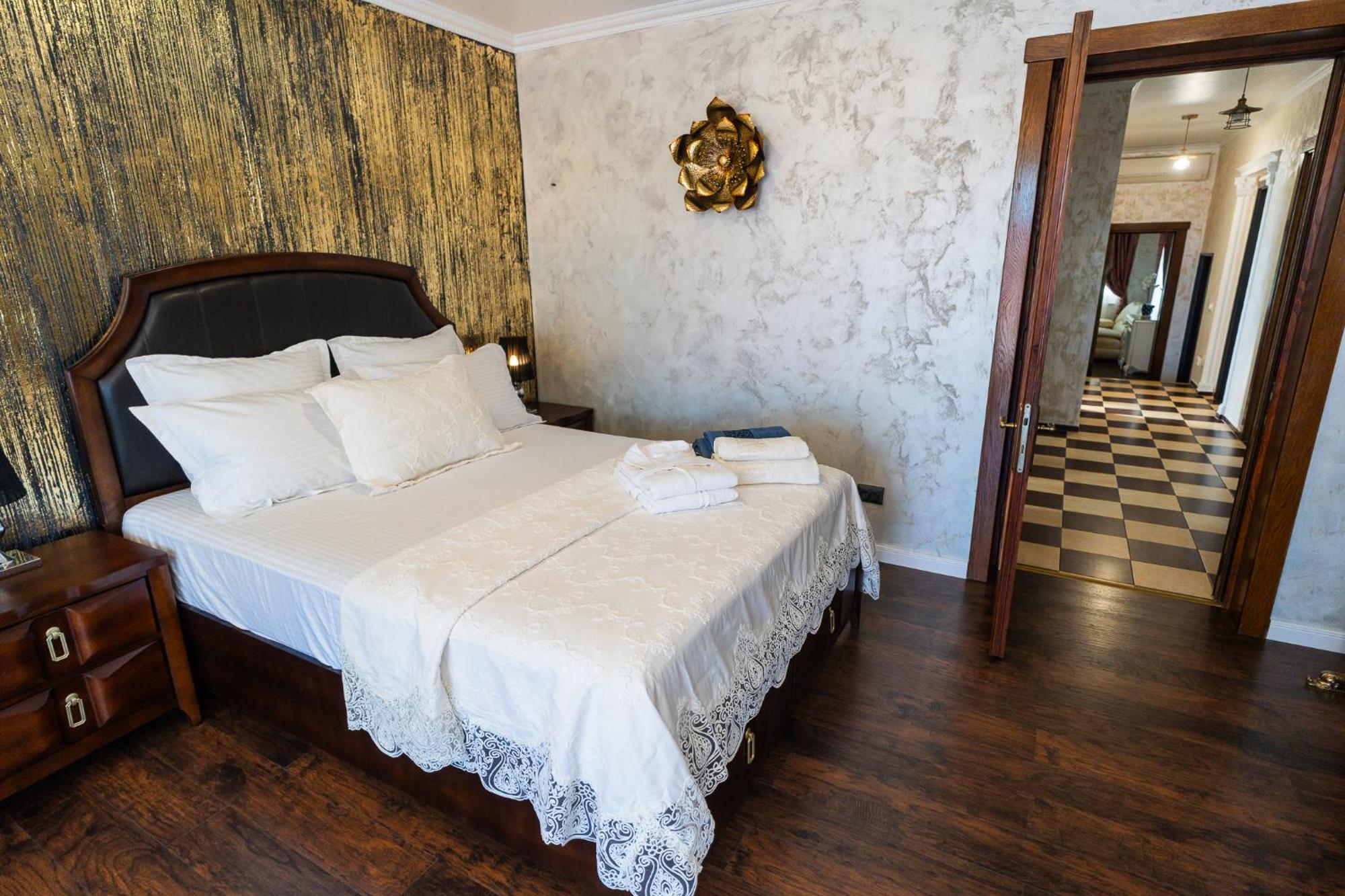 Luxurious Villa With Lush Garden And Huge Terrace Near Herastrau Park Bucureşti Exterior foto