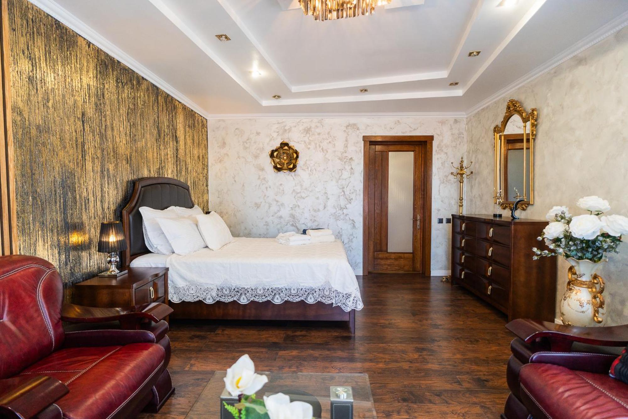 Luxurious Villa With Lush Garden And Huge Terrace Near Herastrau Park Bucureşti Exterior foto