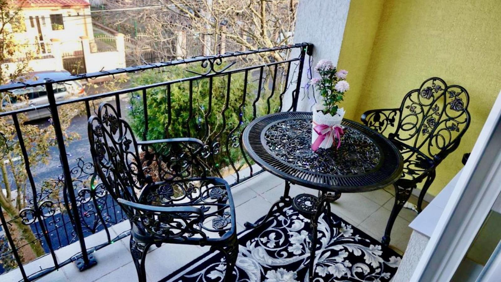 Luxurious Villa With Lush Garden And Huge Terrace Near Herastrau Park Bucureşti Exterior foto