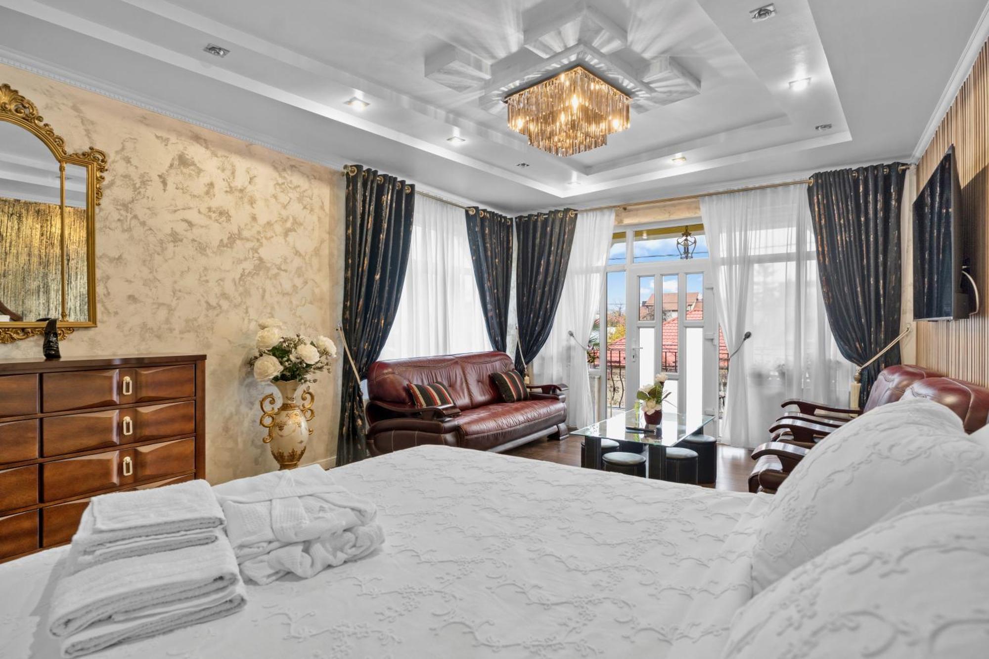 Luxurious Villa With Lush Garden And Huge Terrace Near Herastrau Park Bucureşti Exterior foto