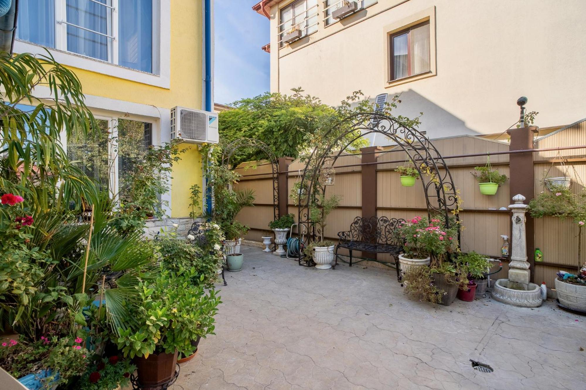 Luxurious Villa With Lush Garden And Huge Terrace Near Herastrau Park Bucureşti Exterior foto