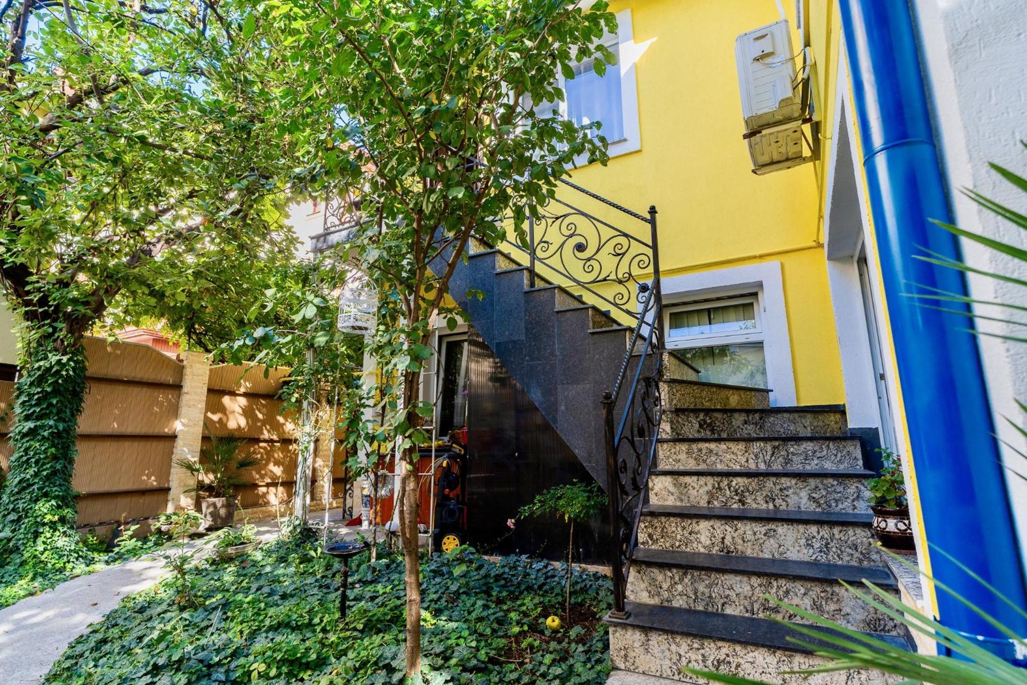 Luxurious Villa With Lush Garden And Huge Terrace Near Herastrau Park Bucureşti Exterior foto