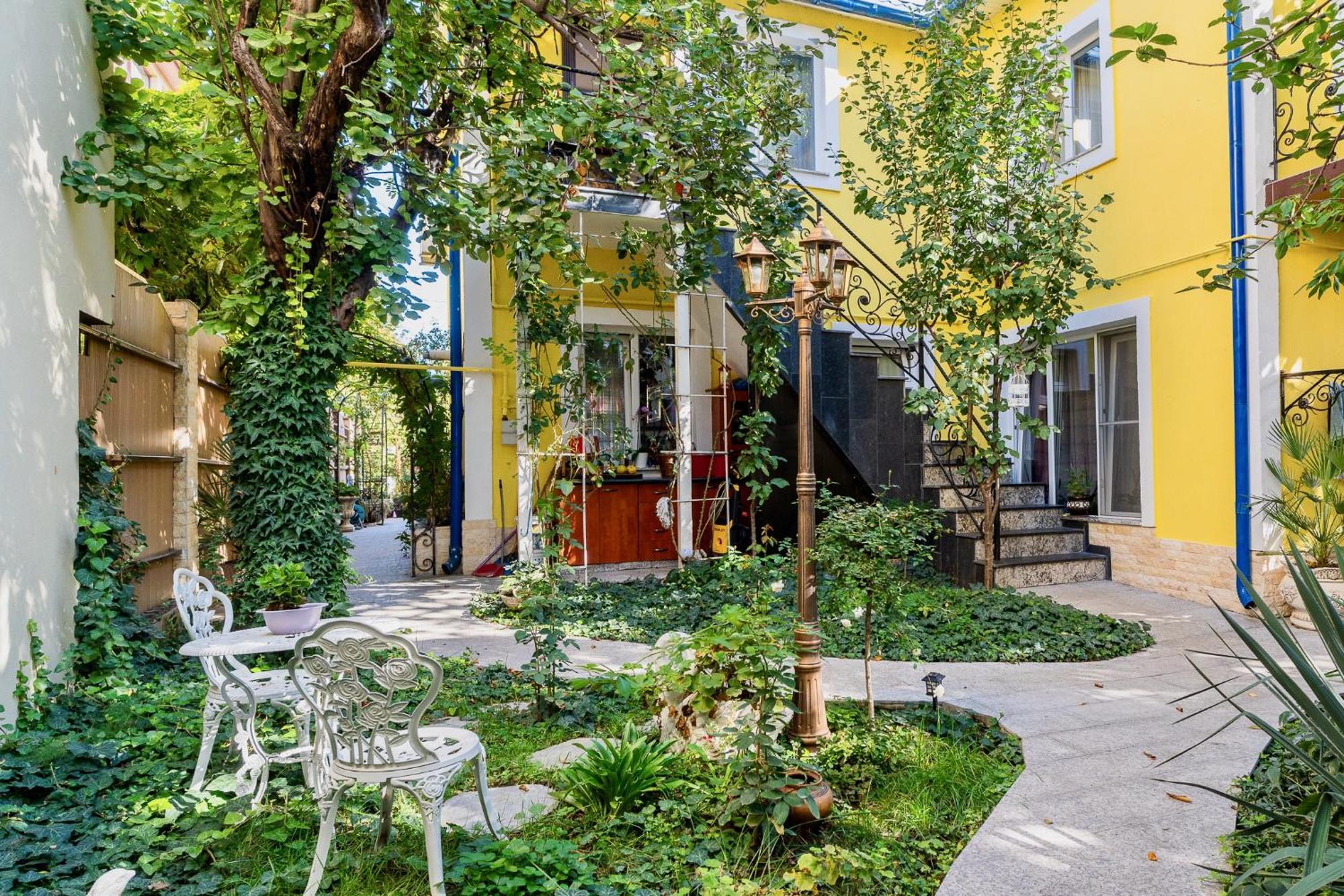 Luxurious Villa With Lush Garden And Huge Terrace Near Herastrau Park Bucureşti Exterior foto
